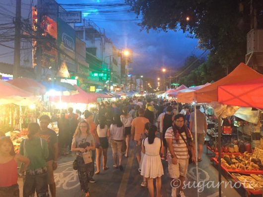 Sunday Night Market in the Old City, Chaing Mai, チェンマイのサンデーナイトマーケット