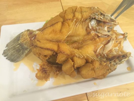 Laem Chancoen Seafood, フエダイのナンプラー風味揚げ, Deep fried seabags with signature aromatic fish sauce